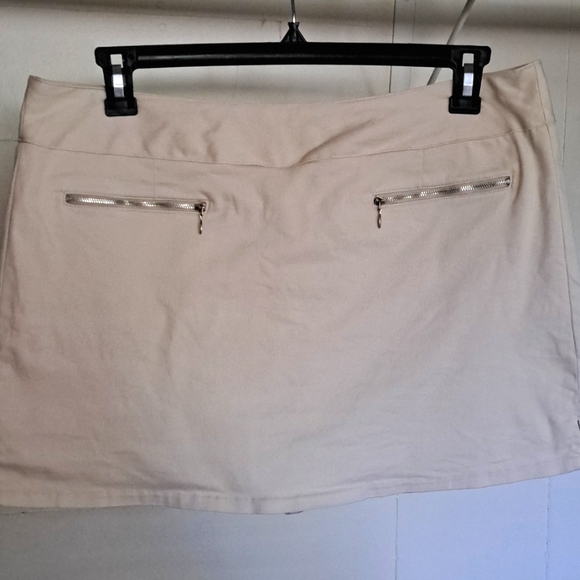 Size 17 tan skort - Picture 2 of 5